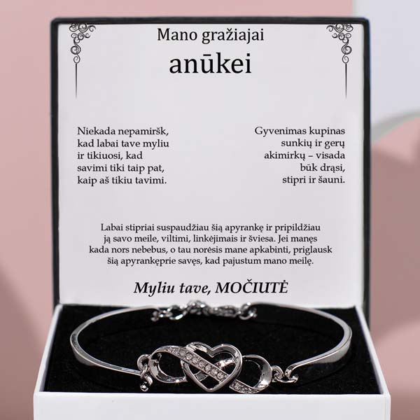 LT19_ZOE_HEARTBRACELET.jpg